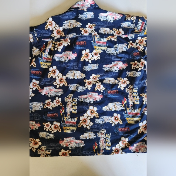 🇺🇲 Wave Shoppe Woody's Bar & Grill Button Down Men's Size Medium - Picture 2 of 9